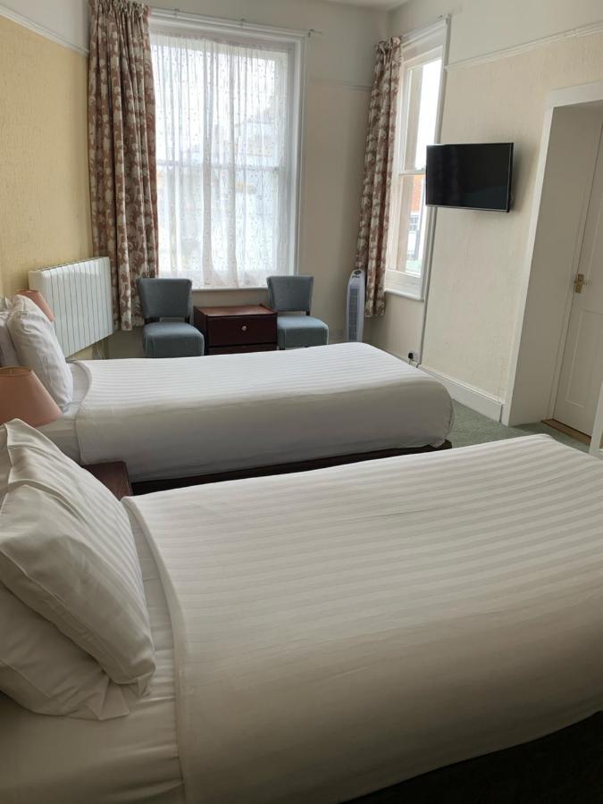 Royal Esplanade 3*